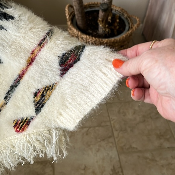 Fransescas Poncho - Picture 3 of 5